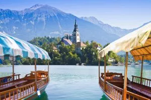 Paseo en barco tradicional por el lago Bled